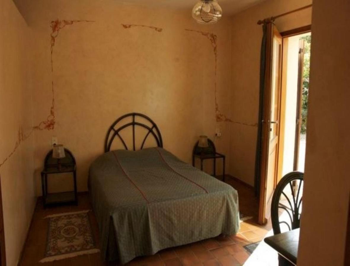 Chambres D'Hotes Les Pierries Vézannes Oda fotoğraf