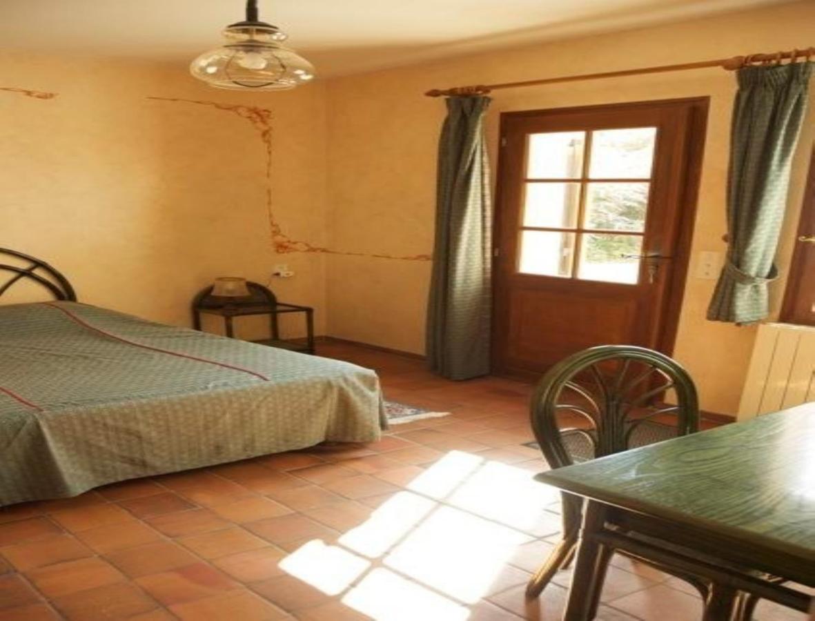 Chambres D'Hotes Les Pierries Vézannes Oda fotoğraf